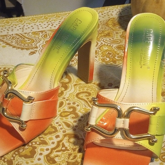 Cape Robin/ high heels/ cushion for comfort - Picture 1 of 4